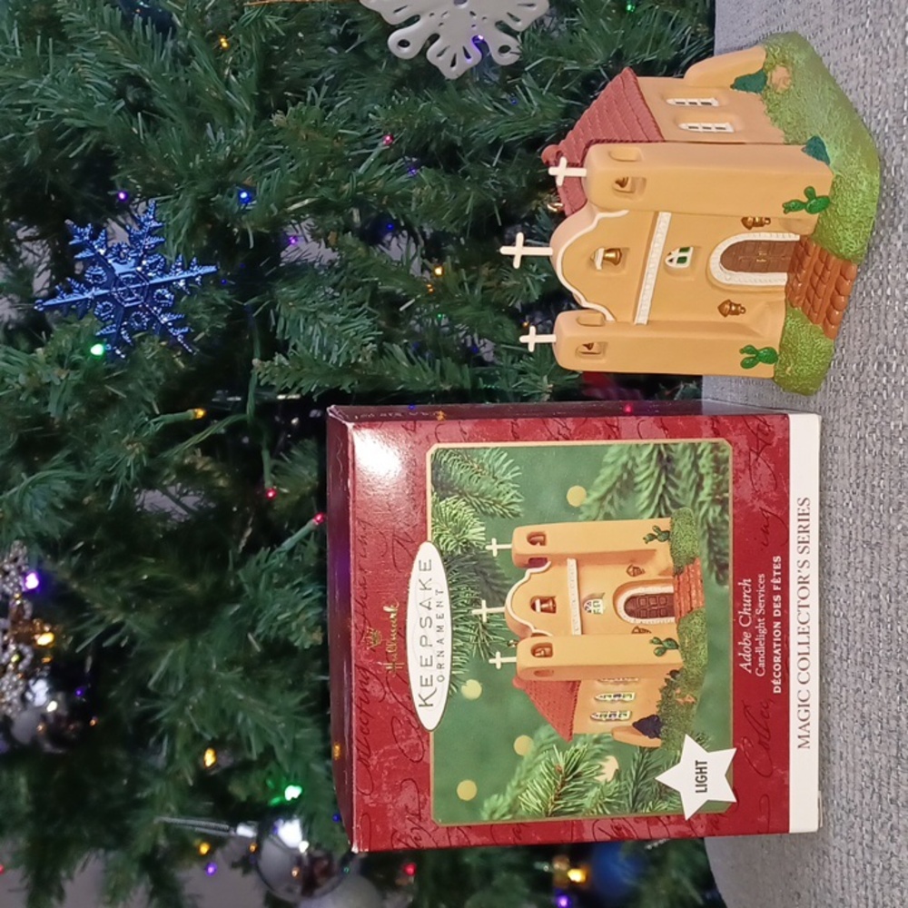Keepsake 2000 Adobe Church Candlelight Services Light Up Handcrafted Ornament